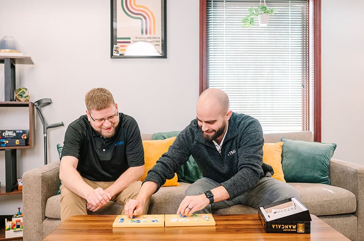 employees-playing-game-in-lounge